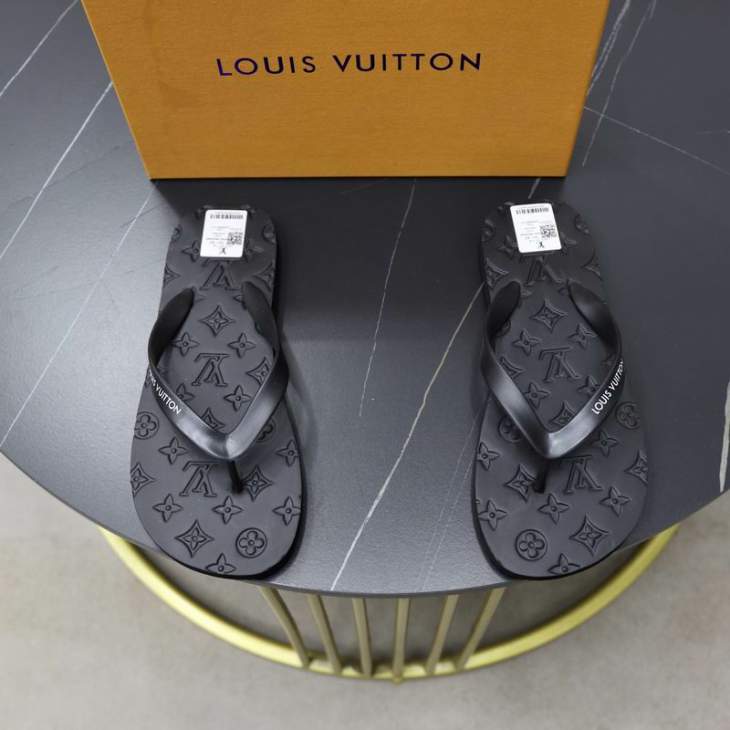 Picture of Louis Vuitton Slippers _SKULVsz38-45hnh04061000